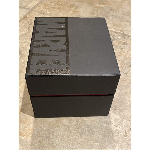 Invicta Limited Edition Marvel Watch Box with Cleaning Cloth - Picture 7 of 16